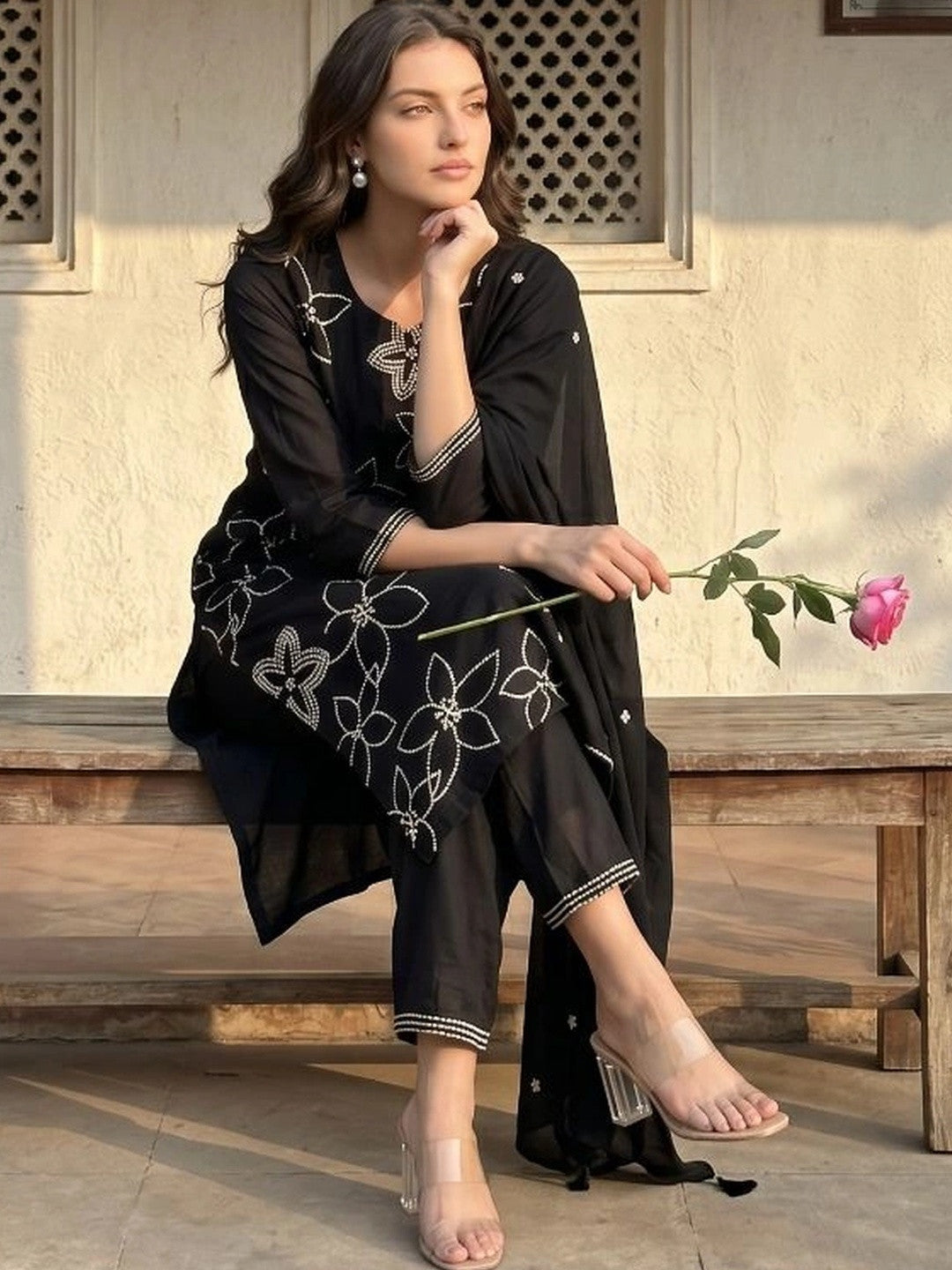 Women Floral Embroidered Regular Thread Work Kurta with Trousers & With Dupatta