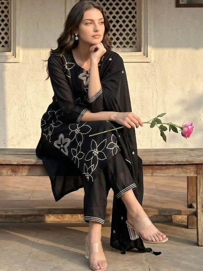 Women Floral Embroidered Regular Thread Work Kurta with Trousers & With Dupatta