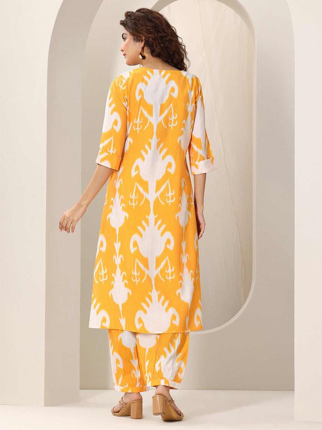 Women Ethnic Motifs Printed Regular Kurta with Trousers