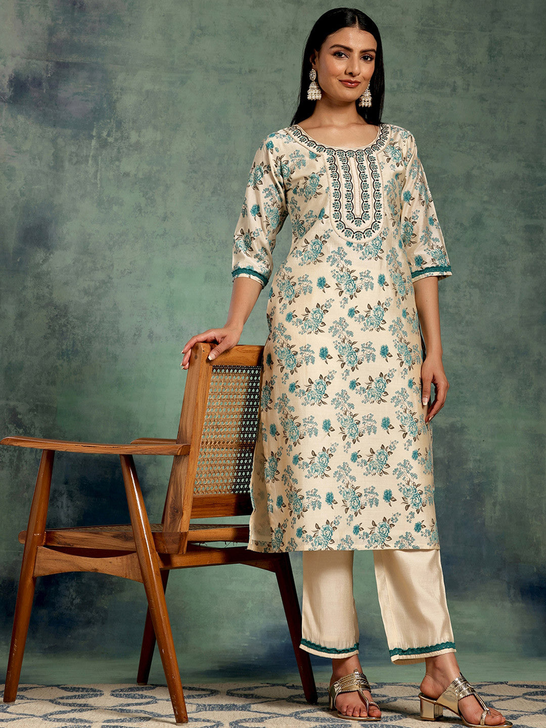 Women Floral Printed Regular Thread Work Kurta with Trousers