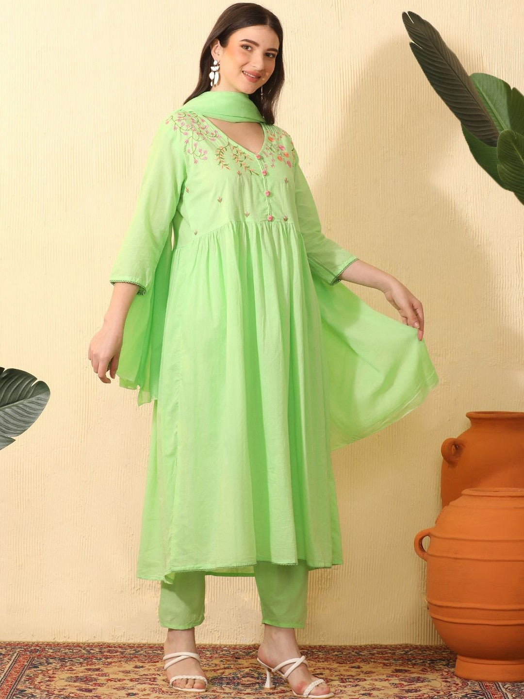 Women Floral Embroidered Empire Thread Work Pure Cotton Kurta with Trousers & With Dupatta