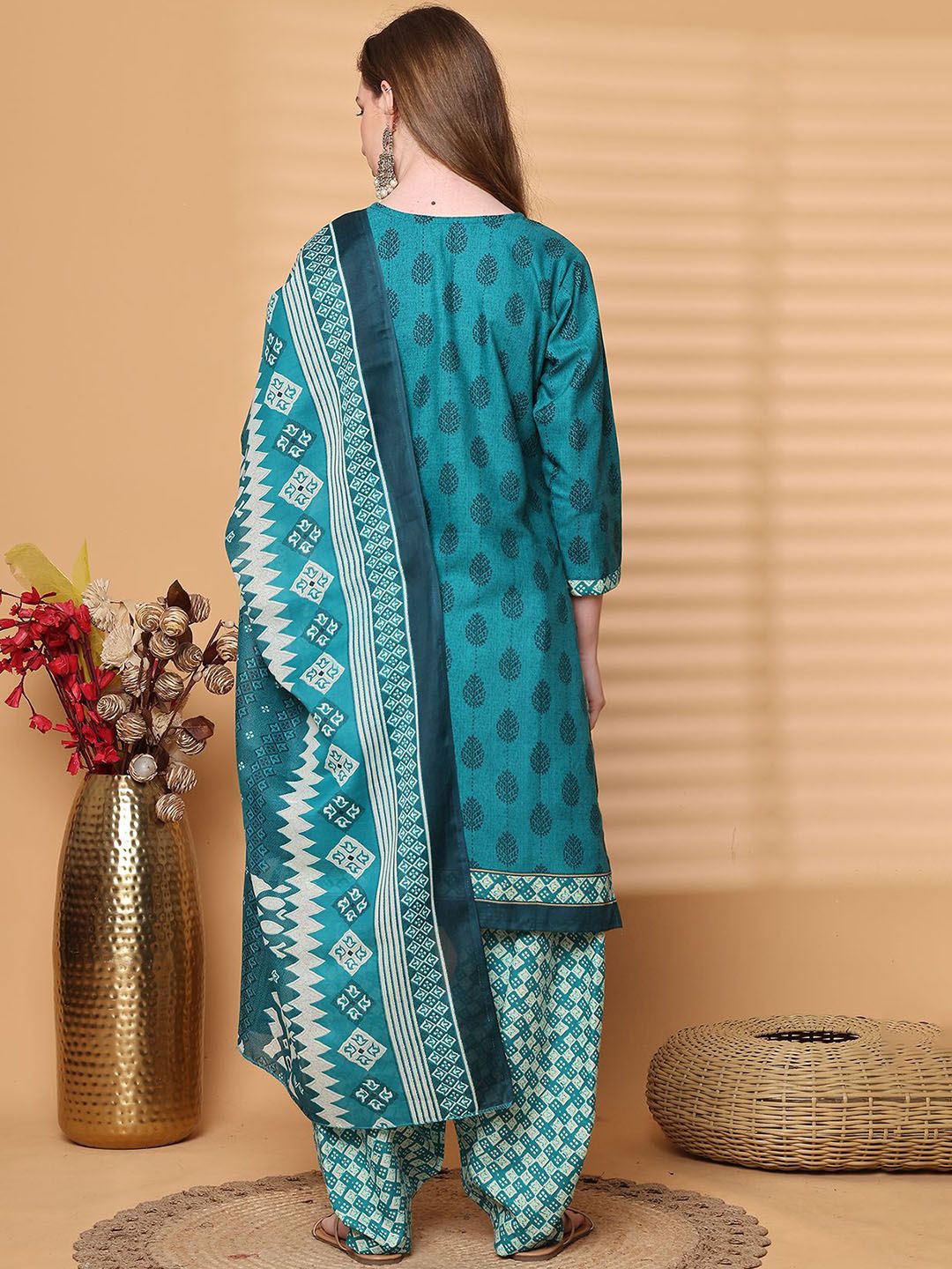 Dhiyona KL Women Floral Printed Kurta with Patiala & Dupatta
