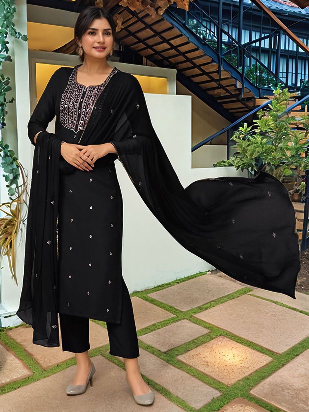 Dhiyona KL Women Ethnic Motifs Embroidered Regular Kurta with Trousers & With Dupatta