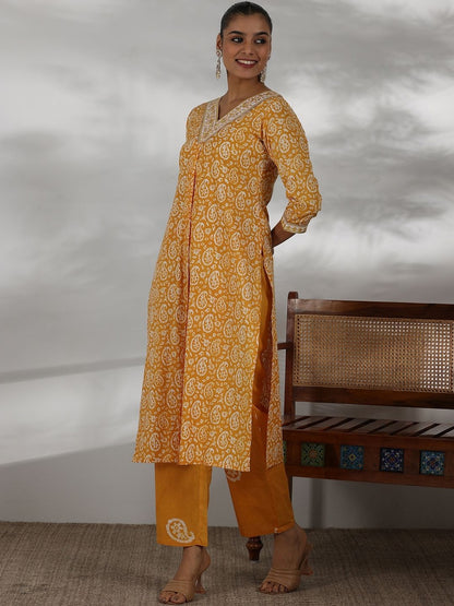 Women Paisley Printed Regular Thread Work Kurta with Palazzos & With Dupatta