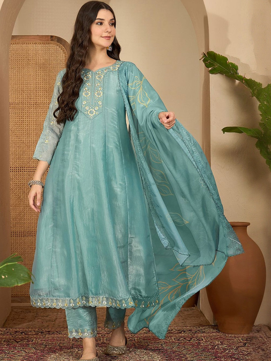 Women Embroidered Thread Work Kurta with Trousers & With Dupatta