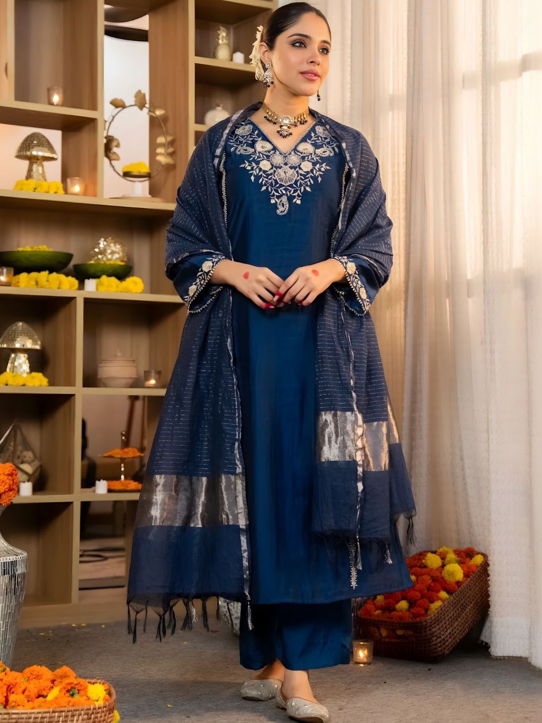 Dhiyona KL Women Ethnic Motifs Embroidered Regular Thread Work Kurta with Palazzos & With Dupatta