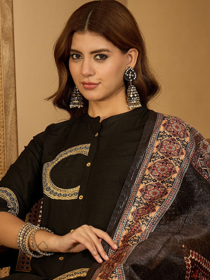 Women Black Embroidered Kurta Sets With Dupatta
