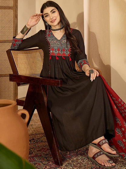 Embroidered Kurta Set