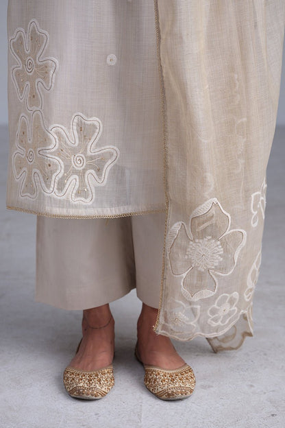 Fog Beige Woven Kurta And Contrast Dupatta With Hand Work Detailing