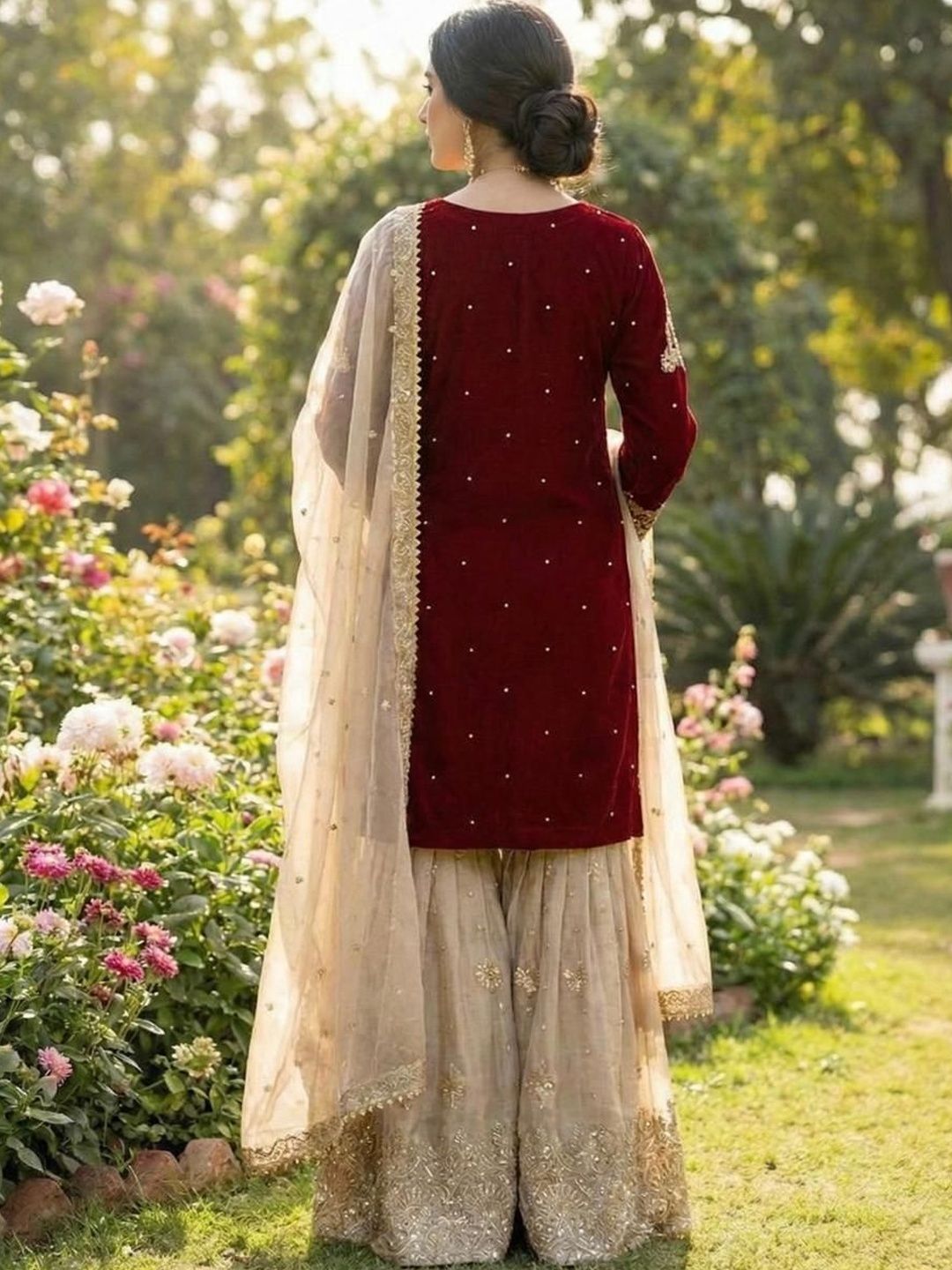 Dhiyona KL Women Floral Embroidered Regular Thread Work Kurta with Sharara & With Dupatta