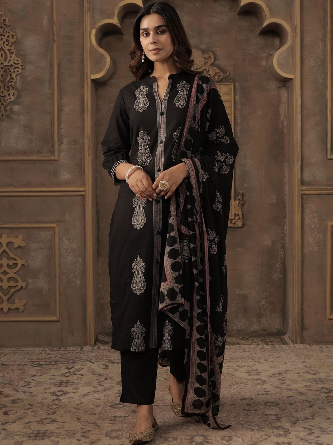 Embroidered Mandarin Collar Thread Work Pure Cotton Kurta With Trousers & Dupatta
