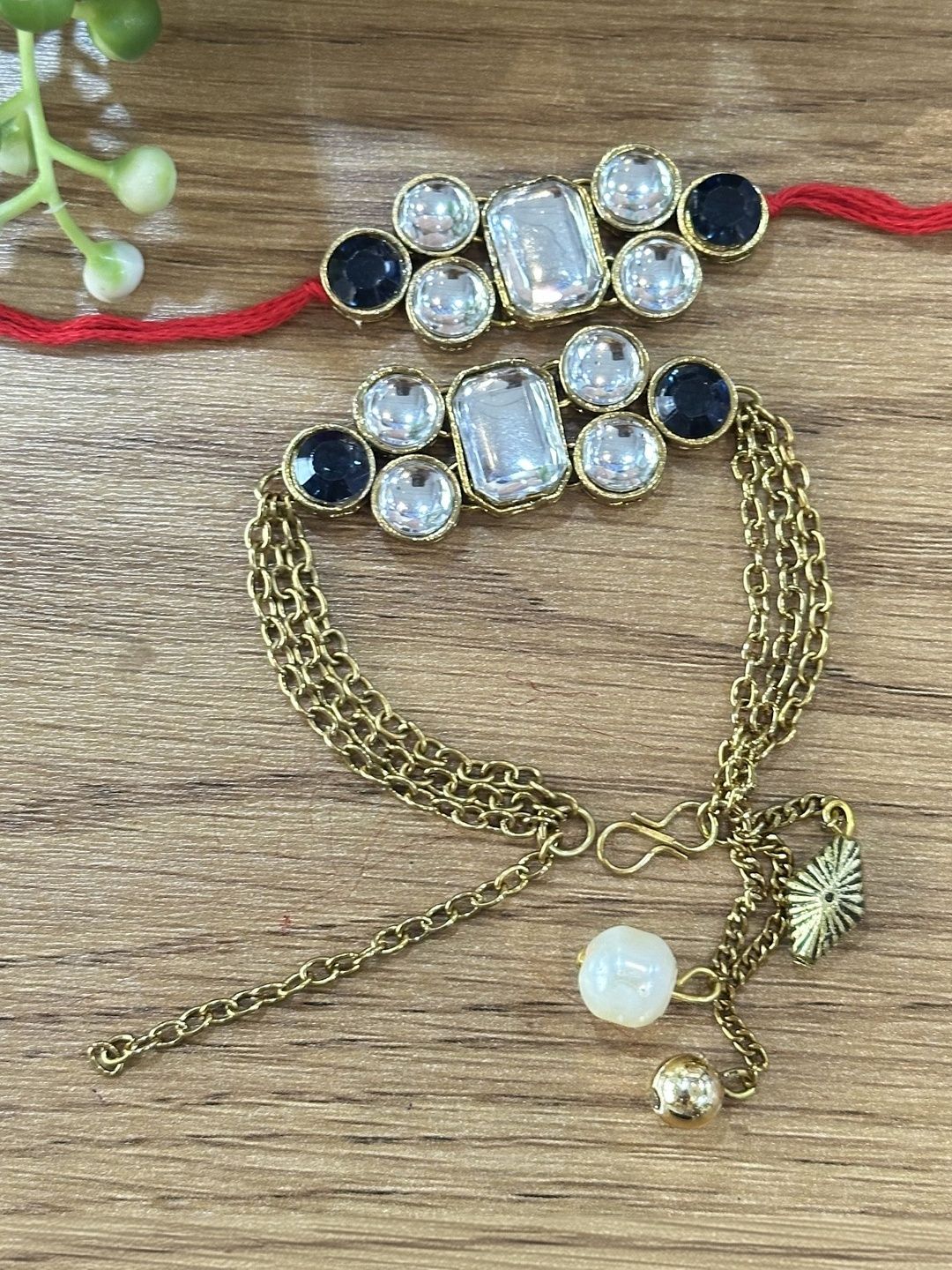 Dhiyona Rakhi