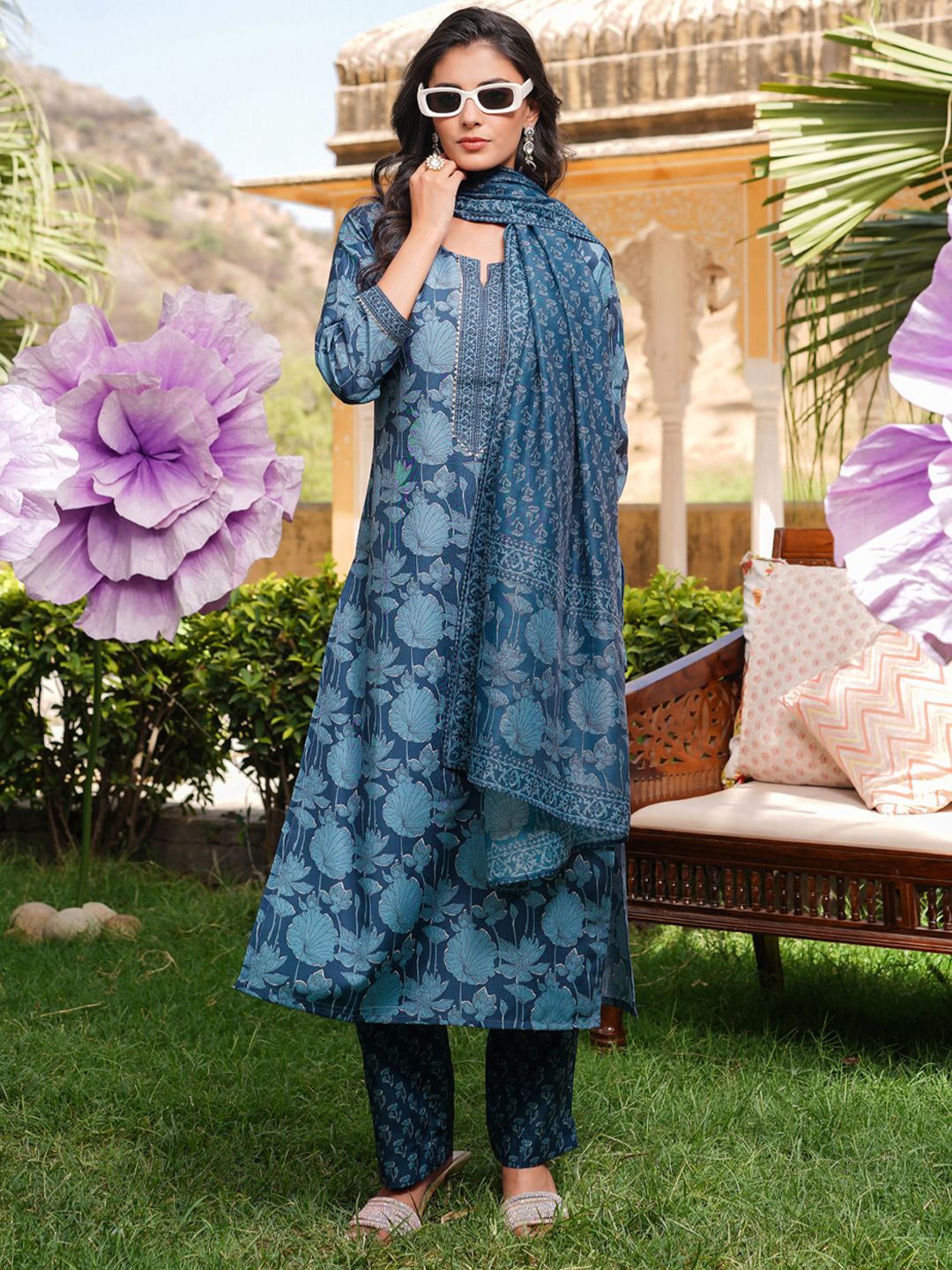 Dhiyona KL Women Floral Printed Kurta with Trousers & Dupatta