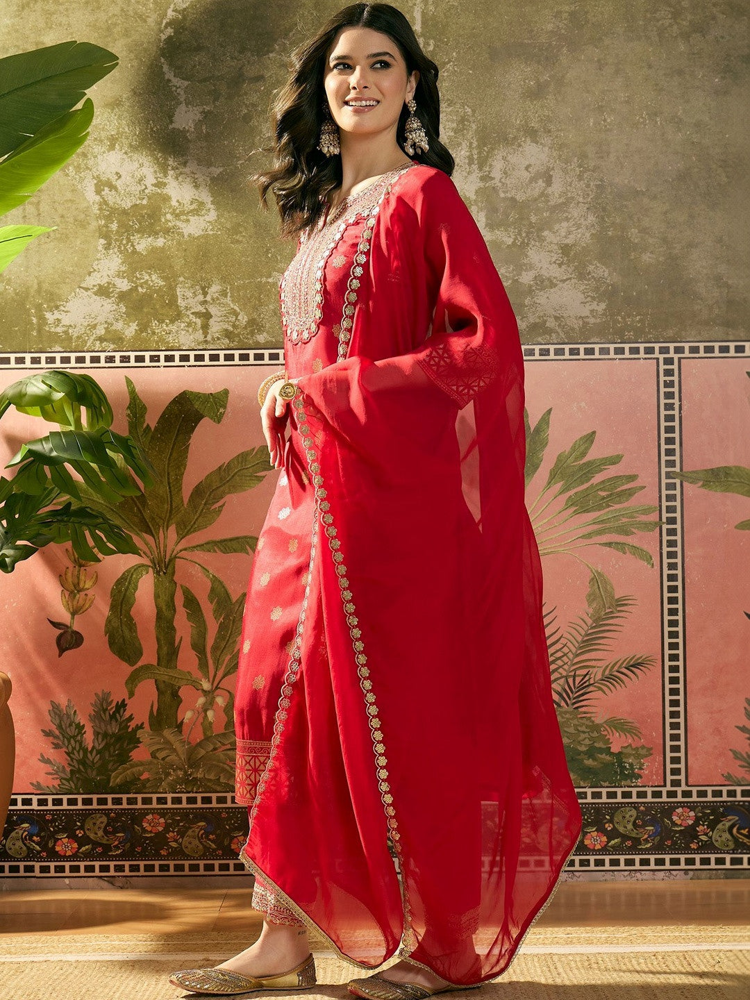 Embroidered Round Neck Kurta & Trousers Kurta Sets