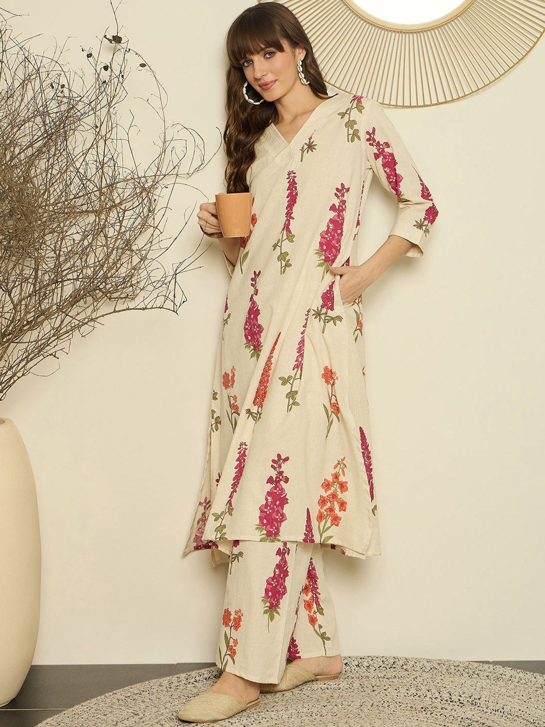 Dhiyona IE Women Printed V-Neck Top and Trousers Co-Ords