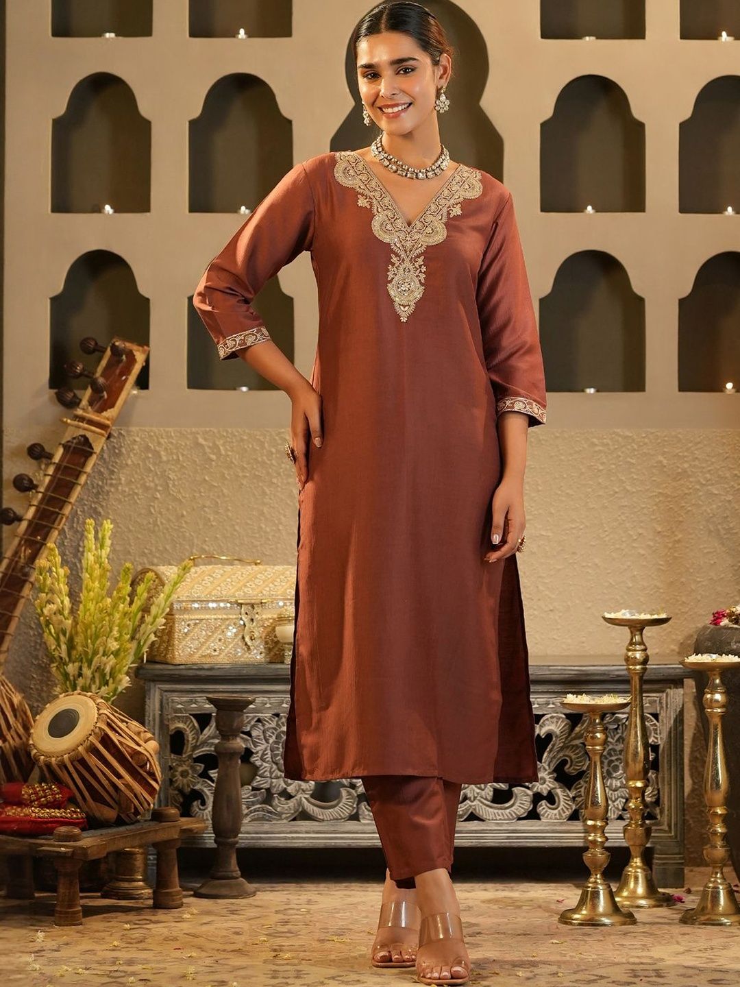 Dhiyona IE Women Solid Embroidered Kurta with Trousers