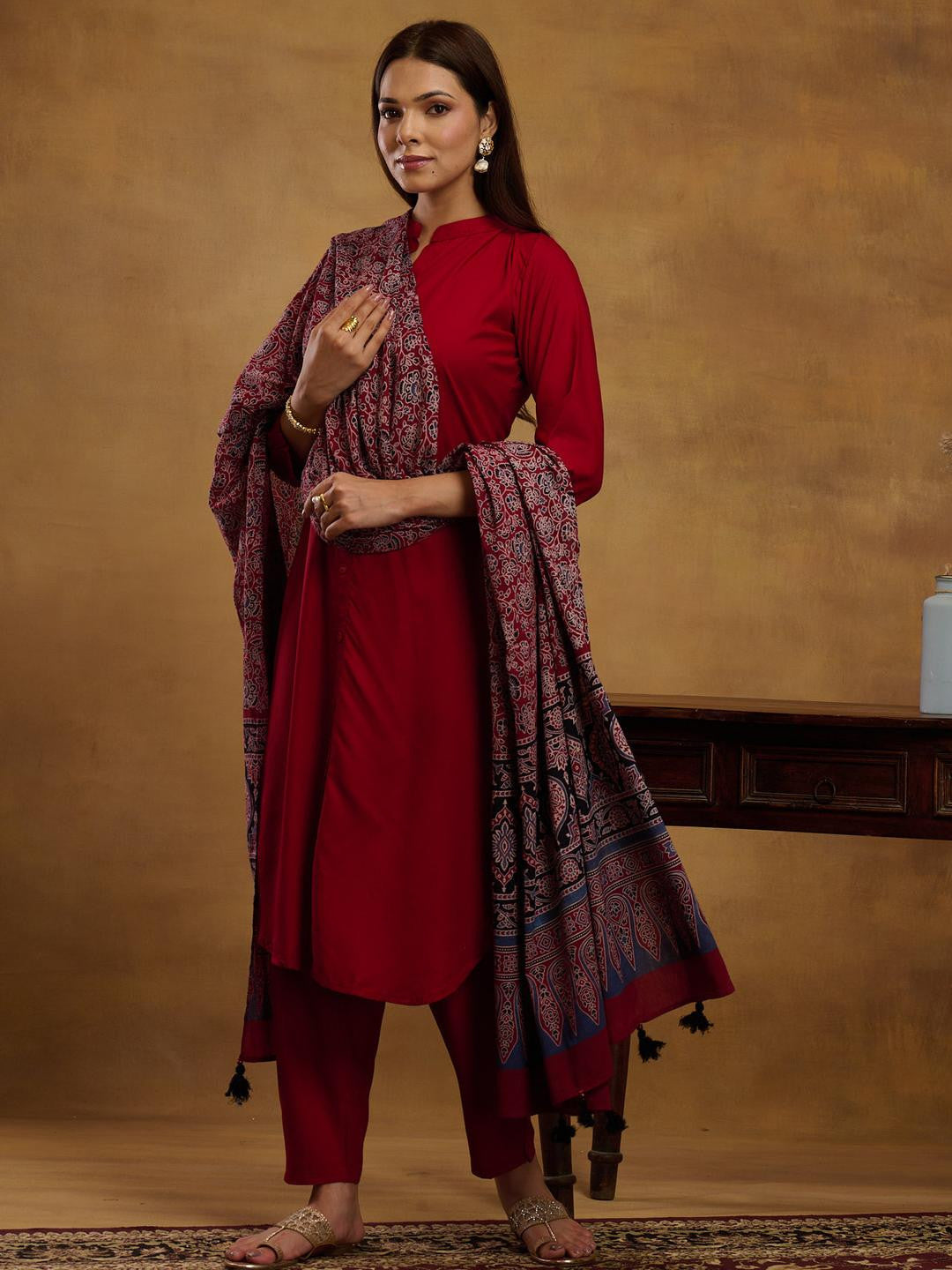 Dhiyona SN Women Maroon Viscose Rayon Kurta Sets