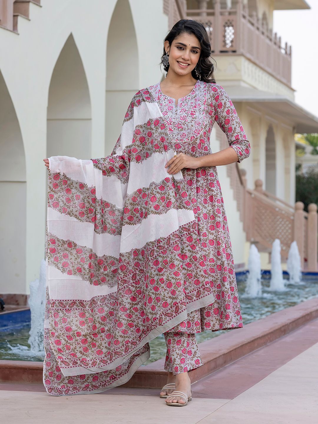 Dhiyona KL Women Floral Printed Regular Pure Cotton Kurta with Trousers & With Dupatta