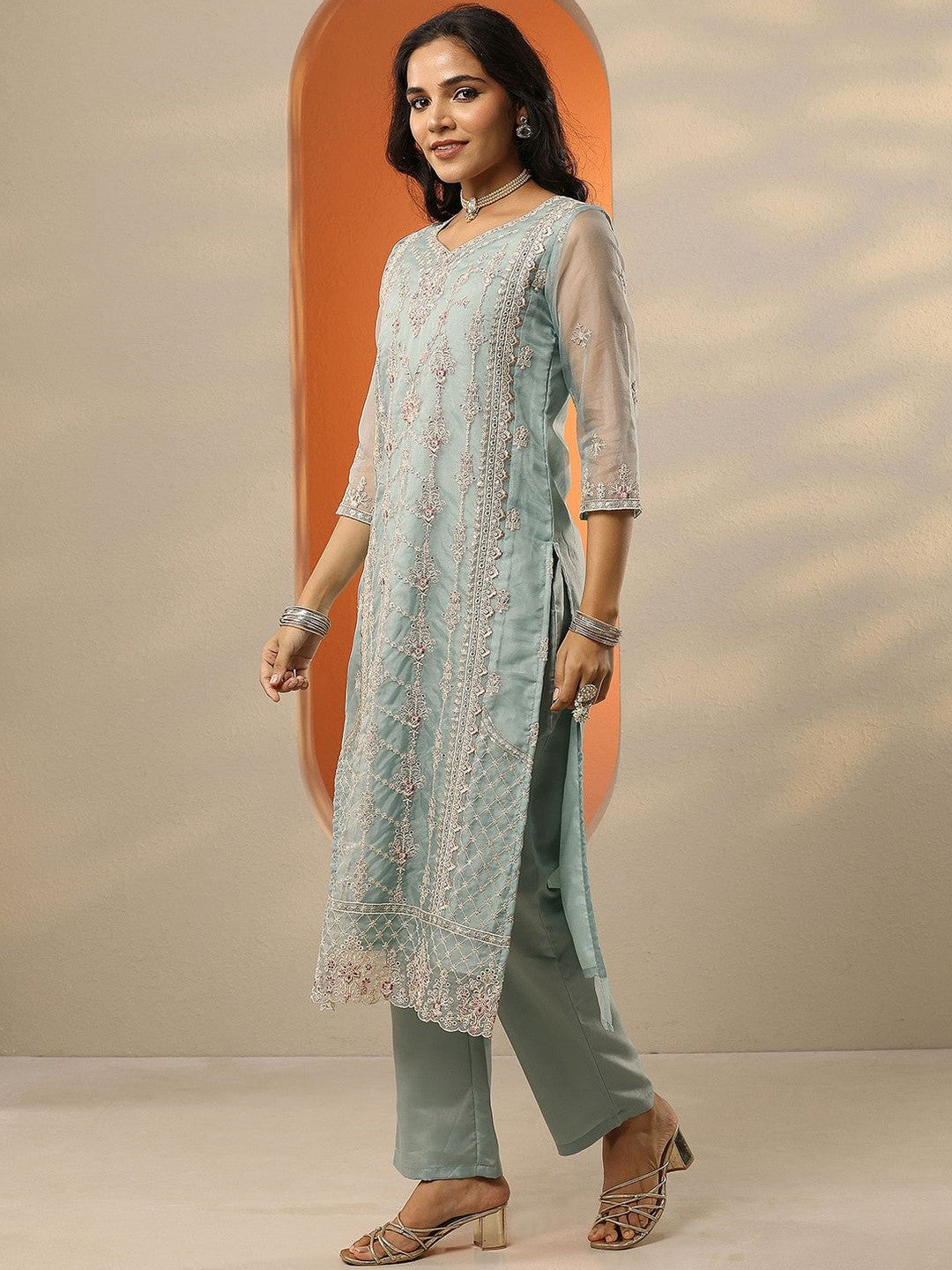 Ethnic Motifs Embroidered Sweetheart Neck Organza Kurta & Trousers With Dupatta
