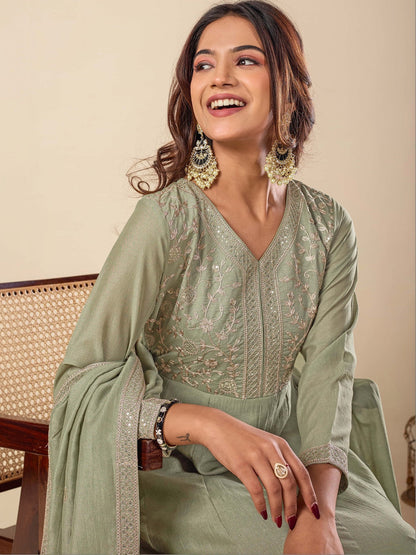 Women Floral Embroidered Empire Thread Work Kurta with Trousers & With Dupatta