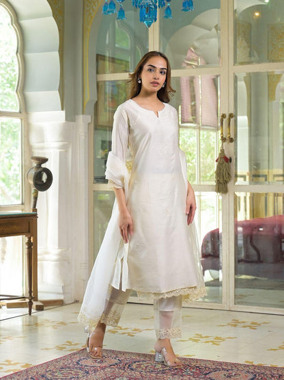 Dhiyona KL Women Cream Chanderi Silk Kurta With Trousers & Dupatta