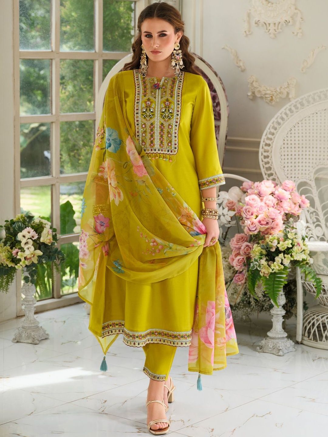Dhiyona IE Women Embroidered Thread Work Kurta with Trousers & Dupatta