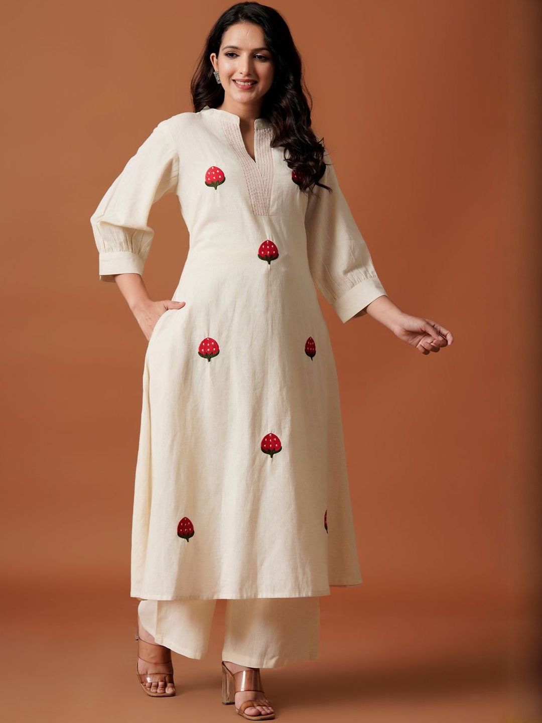Dhiyona IE Women Floral Embroidered Mandarin Collar Thread Work Cotton Kurta with Trousers