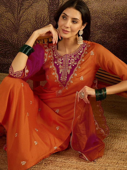 Embroidered Round Neck Kurta Trousers & Dupatta