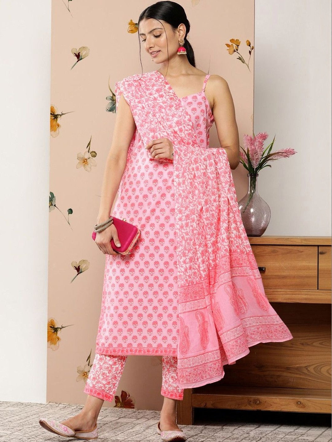Women Floral Printed Regular Kurta with Trousers & With Dupatta