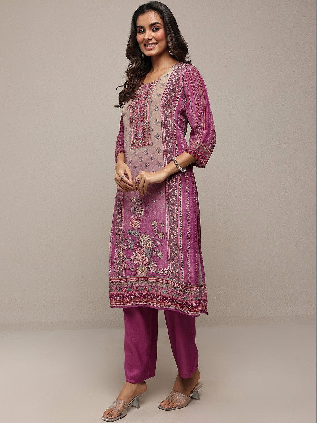 Women Floral Printed Regular Kurta with Trousers & With Dupatta