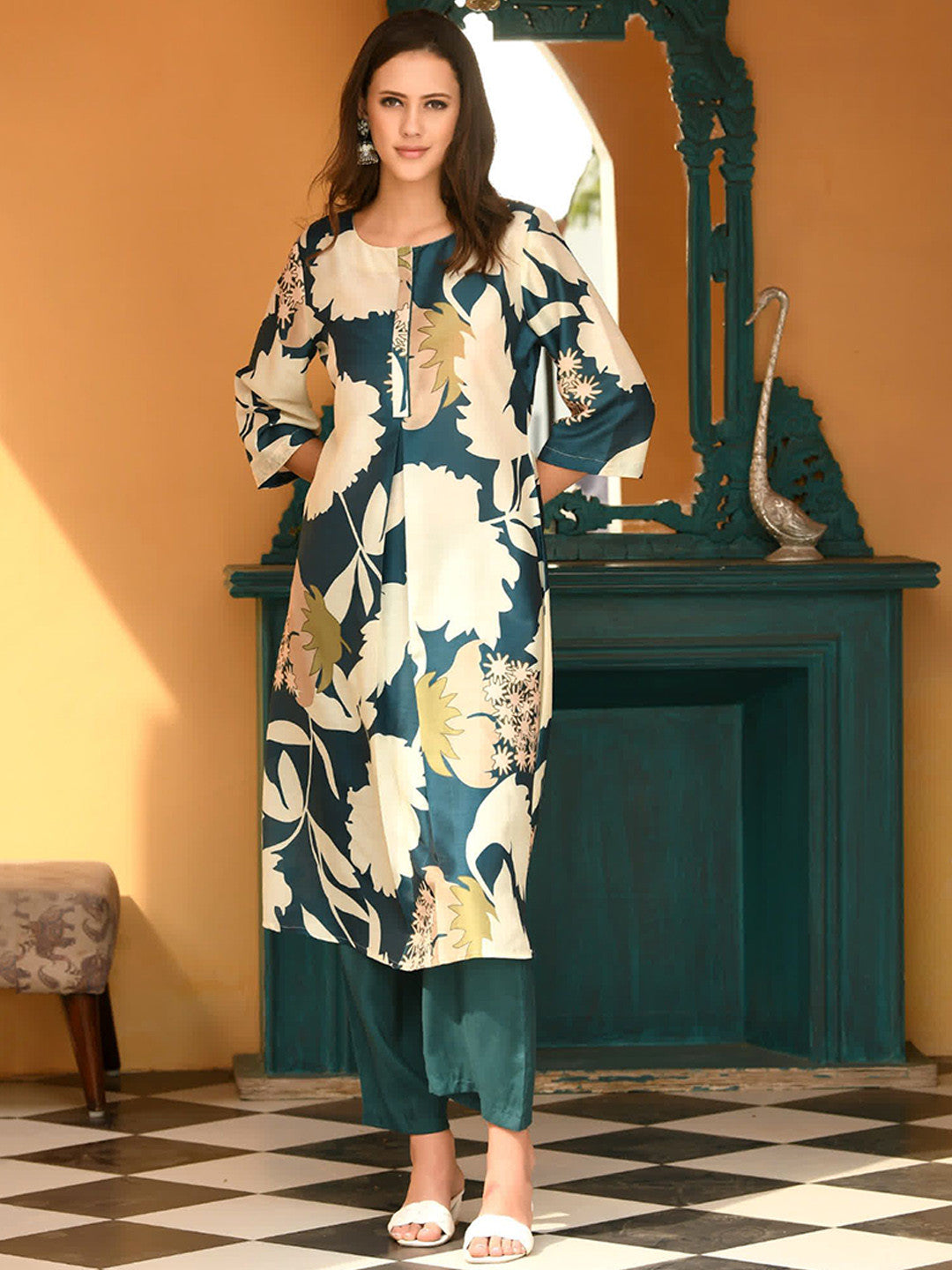 Women Green Chanderi digital printed kurta and pant set