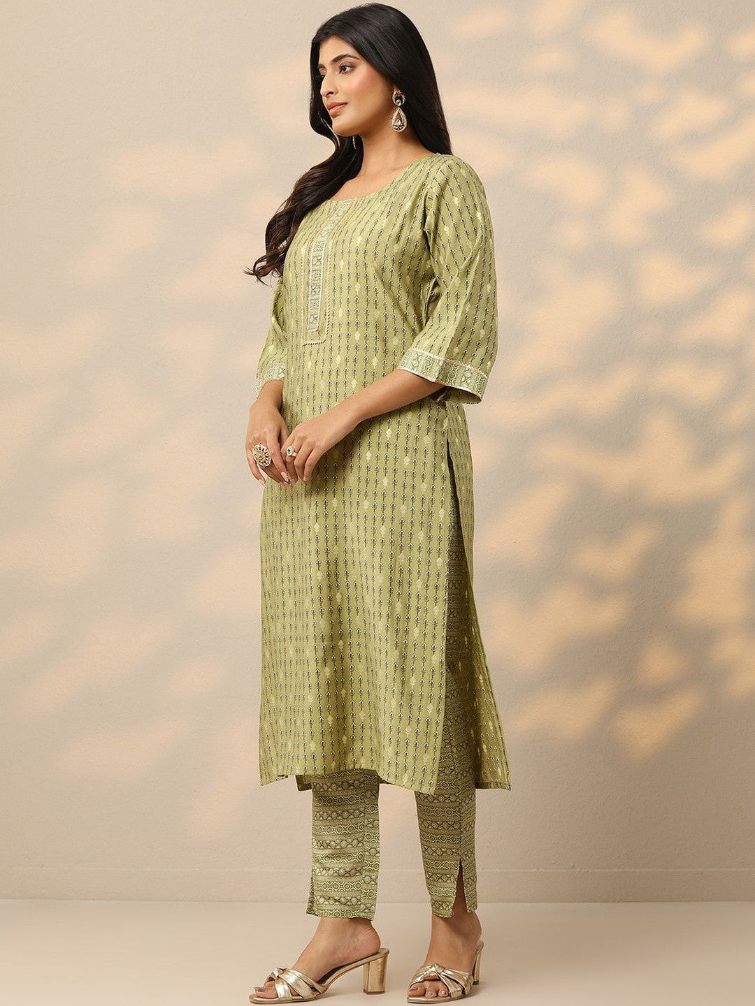 Women Printed Regular Thread Work Kurta with Trousers