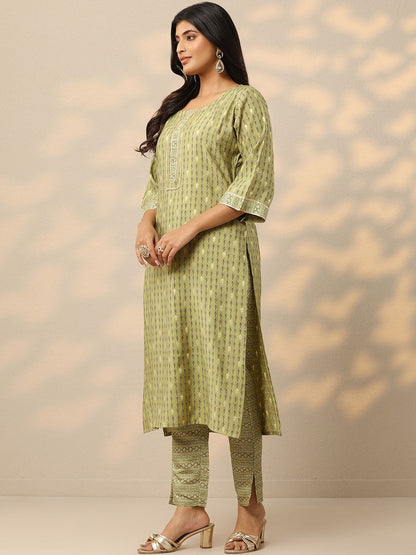 Women Printed Regular Thread Work Kurta with Trousers