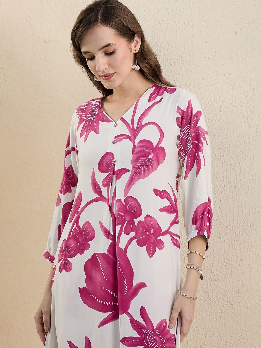 Dhiyona IE Women Floral Printed Regular Kurta with Trousers