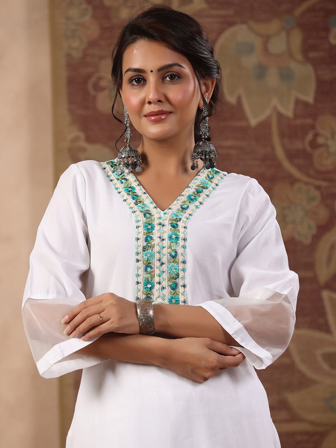 Dhiyona RR Women's Floral Yoke Design Thread Work Kurta With Trousers