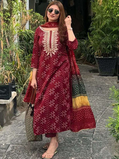 Dhiyona KL Ethnic Motifs Printed Thread Work Straight Kurta With Trousers & Dupatta
