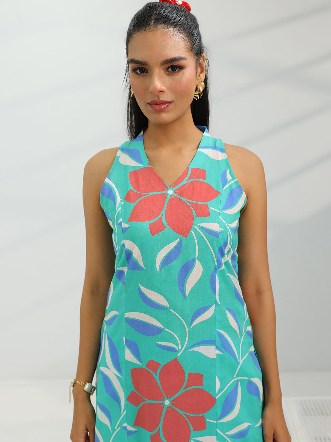 Women Floral Printed Kurta with Trousers