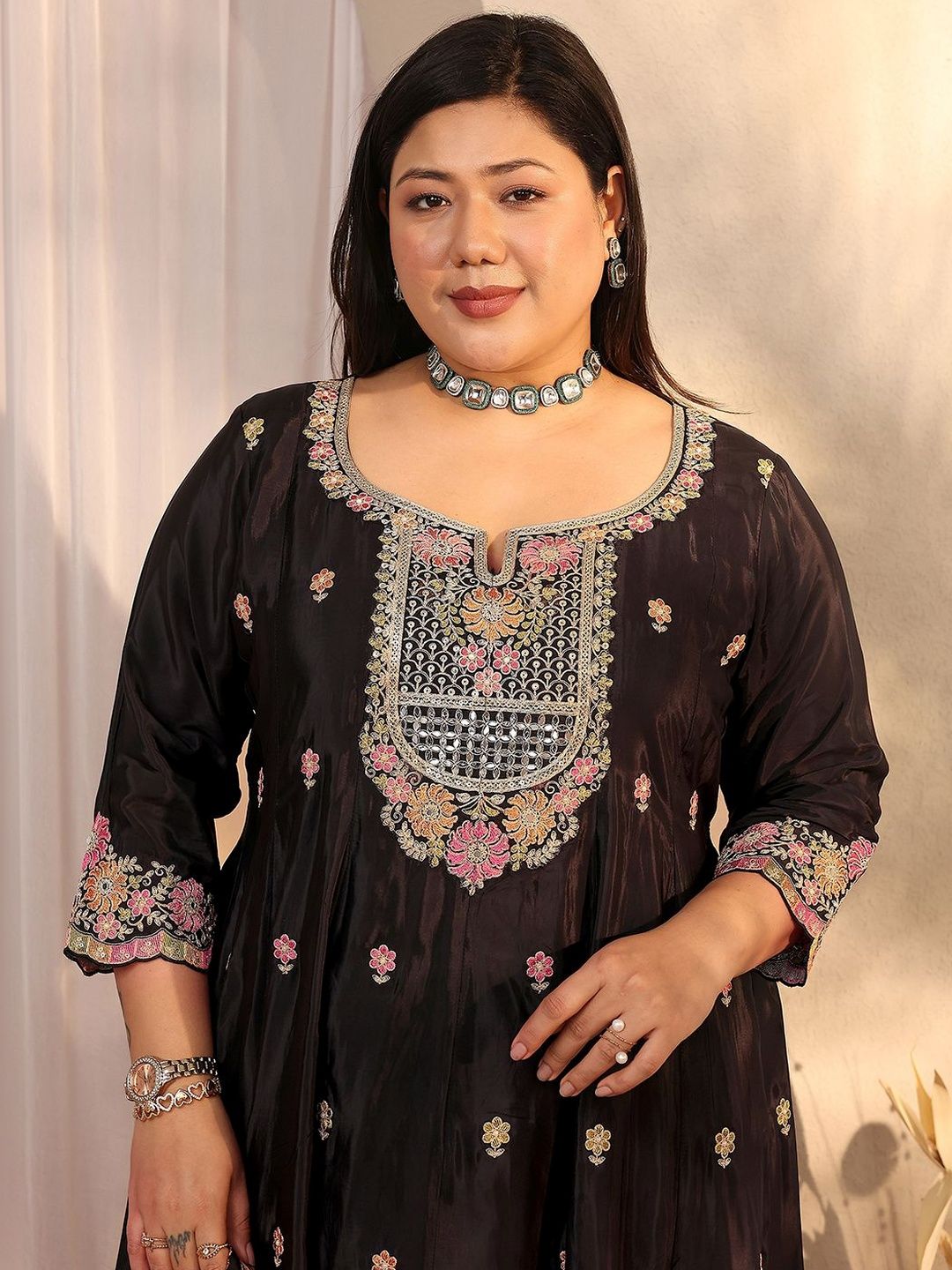 Dhiyona Women's Plus Size Floral Embroidered Kurta with Trousers & With dupatta