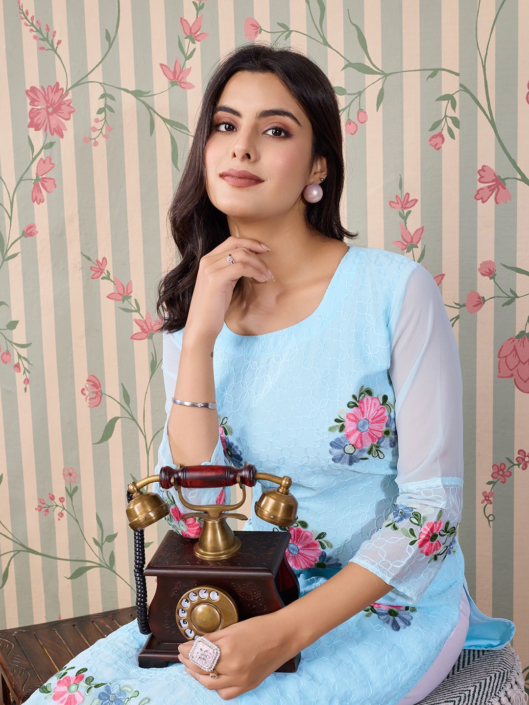Dhiyona OD  Floral Embroidered Thread Work Floral Georgette Straight Kurta