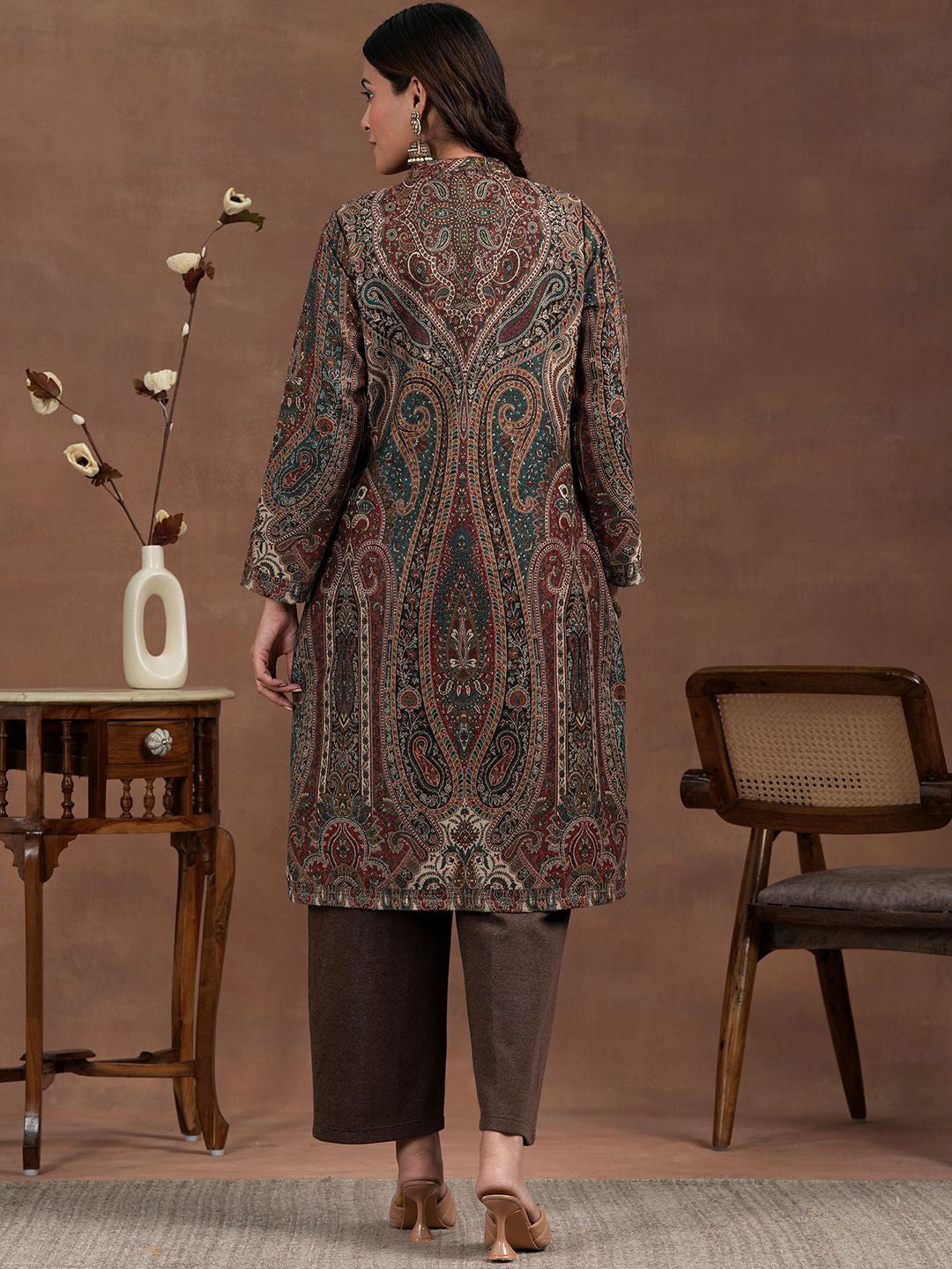 Women Paisley Printed Regular Thread Work Kurta with Trousers
