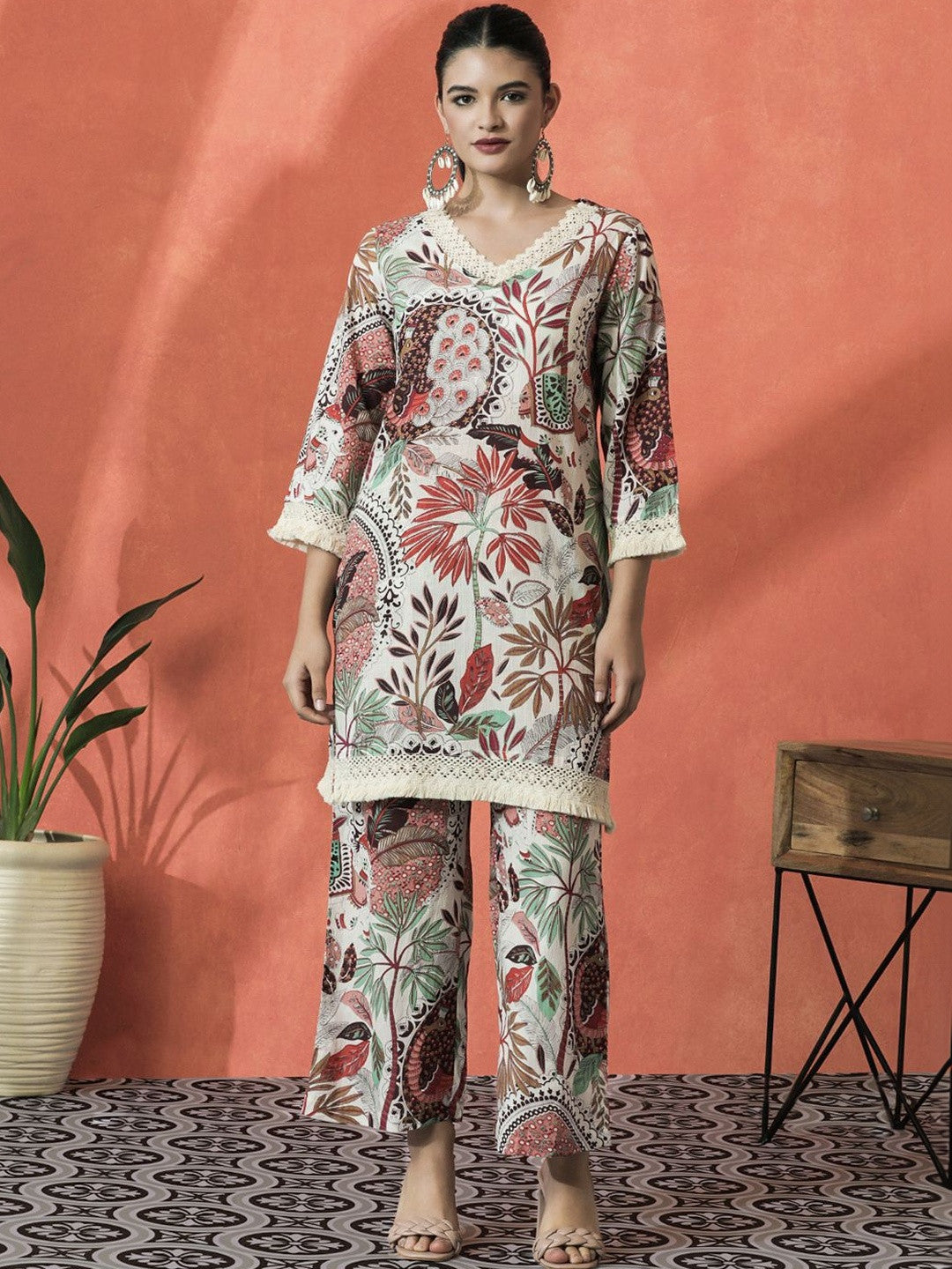 Dhiyona SN Embroidered Pure Cotton V-Neck Kurta & Palazzos
