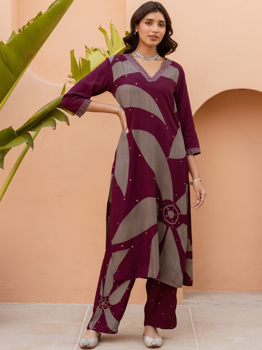 Women Floral Printed Regular Kurta with Trousers