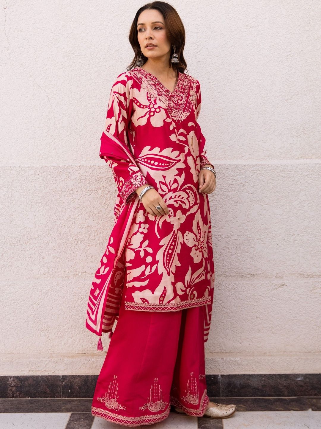 Dhiyona SN Women Floral Printed Regular Sequinned Kurta with Palazzos & Dupatta