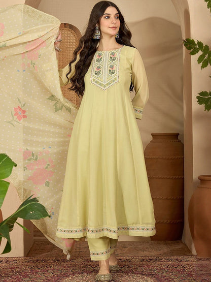 Women Floral Embroidered Pleated Thread Work Kurta with Trousers & With Dupatta