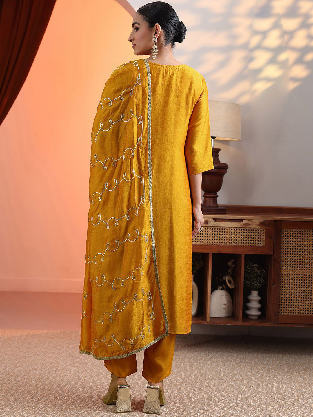 Ethnic Motifs Embroidered Gotta Patti V-Neck Straight Kurta With Trousers & Dupatta