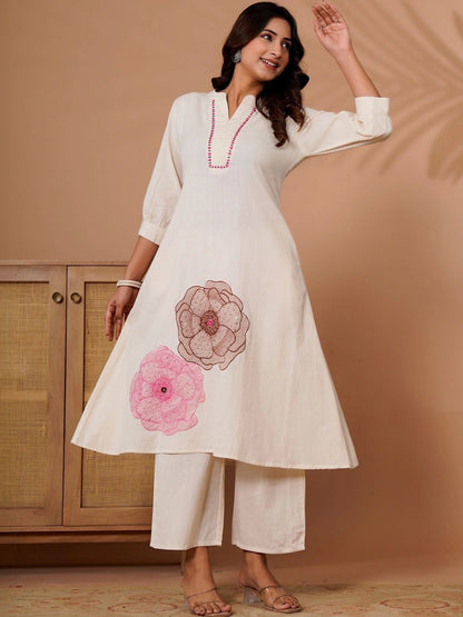 Women Floral Embroidered Regular Thread Work Kurta with Palazzos