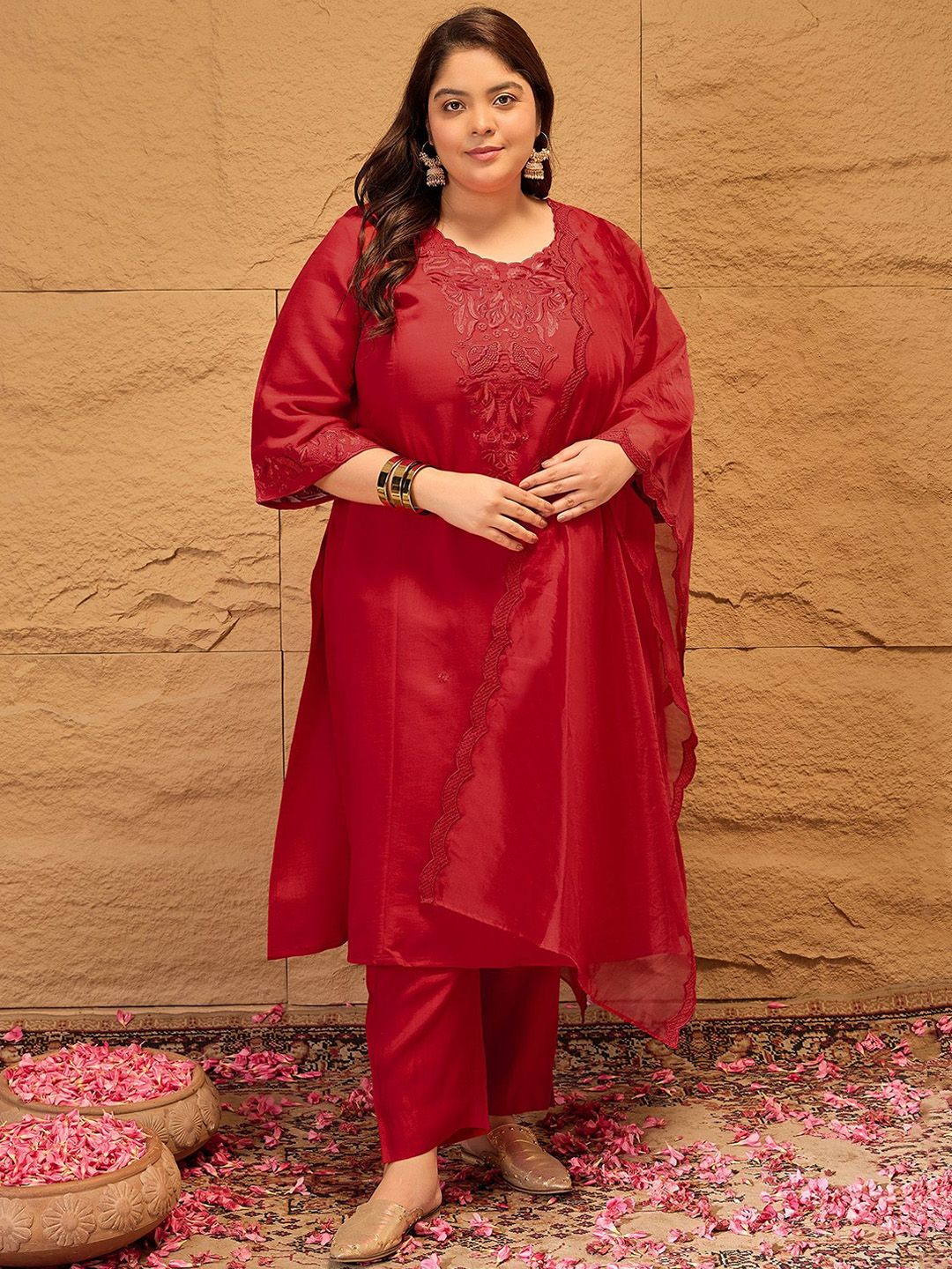 Dhiyona IN Plus Size Floral Yoke Design Straight Kurta With Trousers & Dupatta