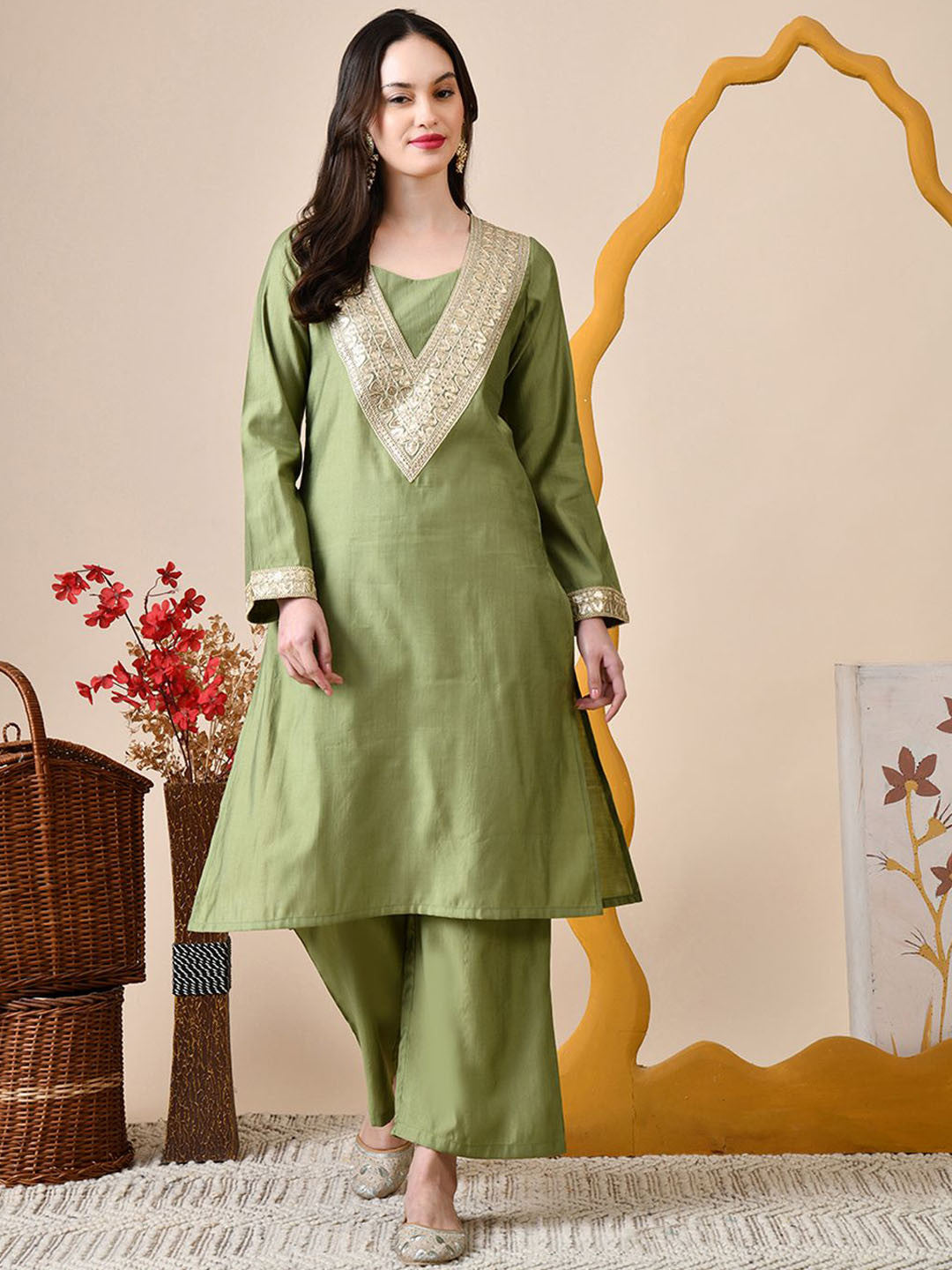 Women Solid Yoke Design Kurta with Palazzo