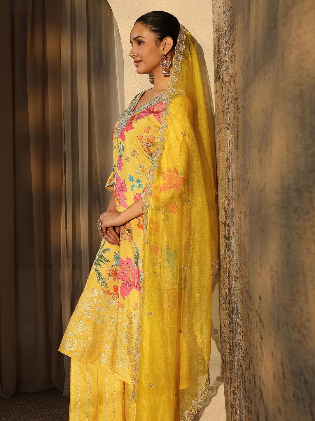 Dhiyona LL Women Floral Printed Regular Gotta Patti Kurta with Palazzos & With Dupatta