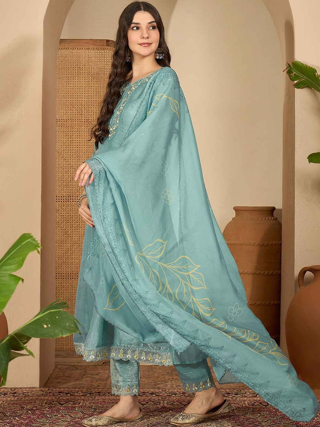 Women Embroidered Thread Work Kurta with Trousers & With Dupatta
